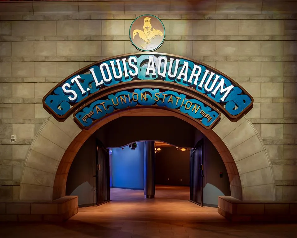 St. Louis Aquarium at Union Station sign above an arched stone entry portal